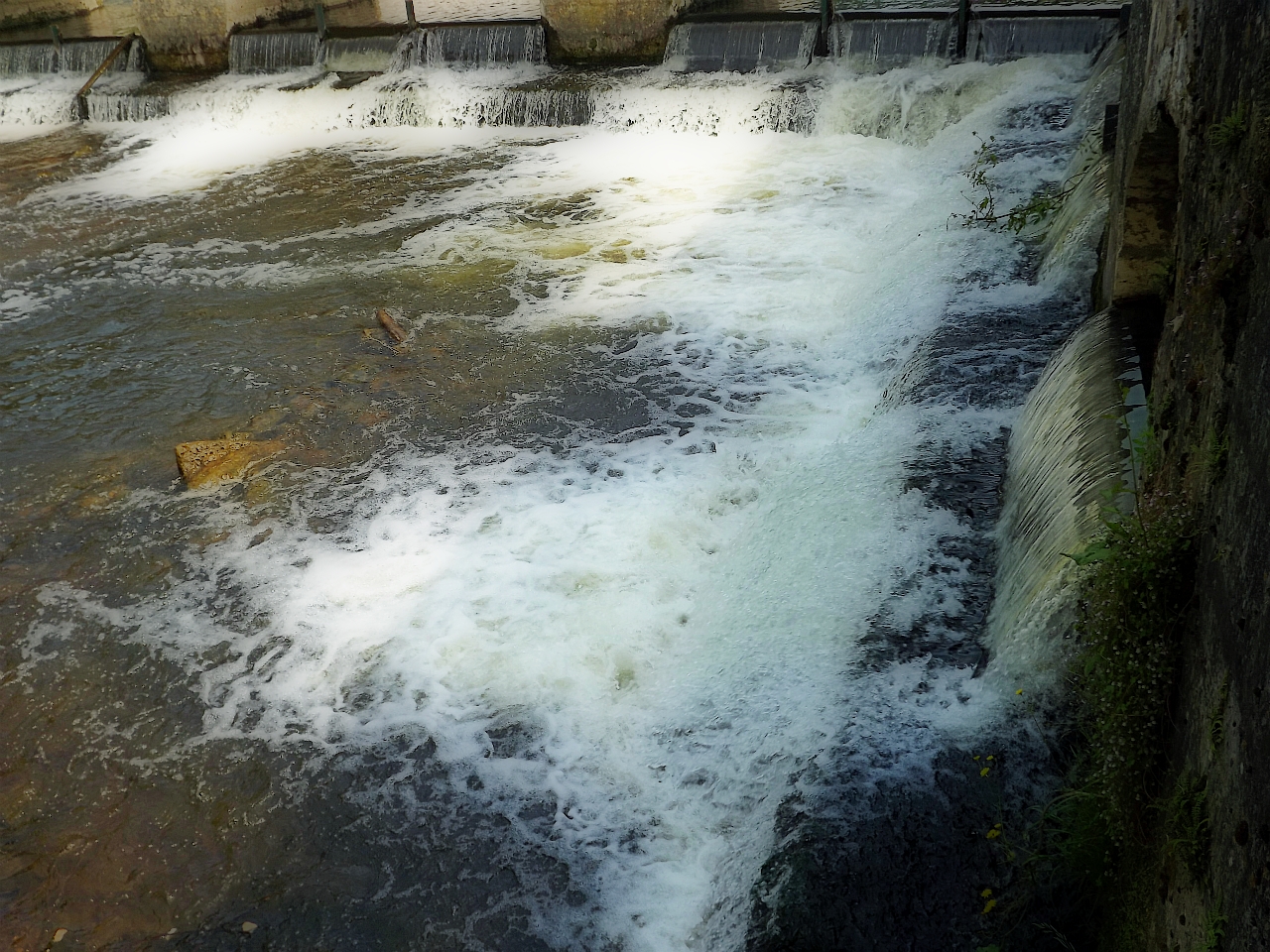 Fonds d'cran Nature Fleuves - Rivires - Torrents petites cascades