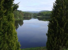  Nature Miroir sur lac en haute correze