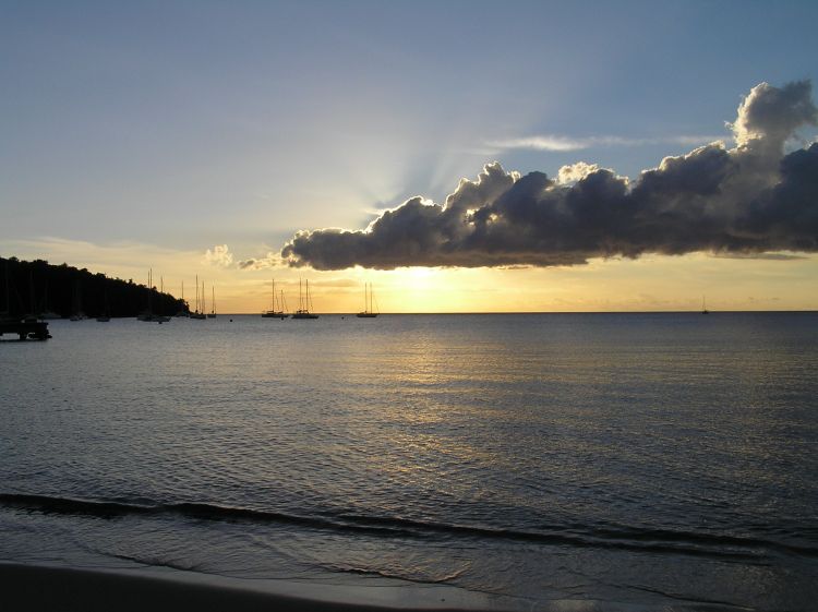 Fonds d'cran Nature Mers - Ocans - Plages Coucher de soleil  Fort de France