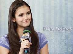  Clbrits Femme Nina Dobrev