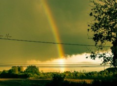 Fonds d'cran Nature Le fil coupant l'arc en ciel