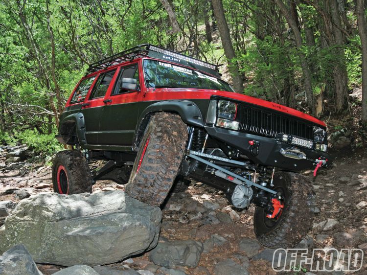 Fonds d'cran Voitures 4x4 jeep cherokee xj (1996)