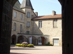  Constructions and architecture Cour du château