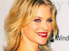  Celebrities Women Ali Larter