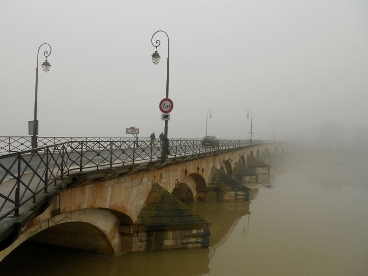 Wallpapers Constructions and architecture Bridges - Aqueduct Pont de Saint-Laurent-Sur-Sane