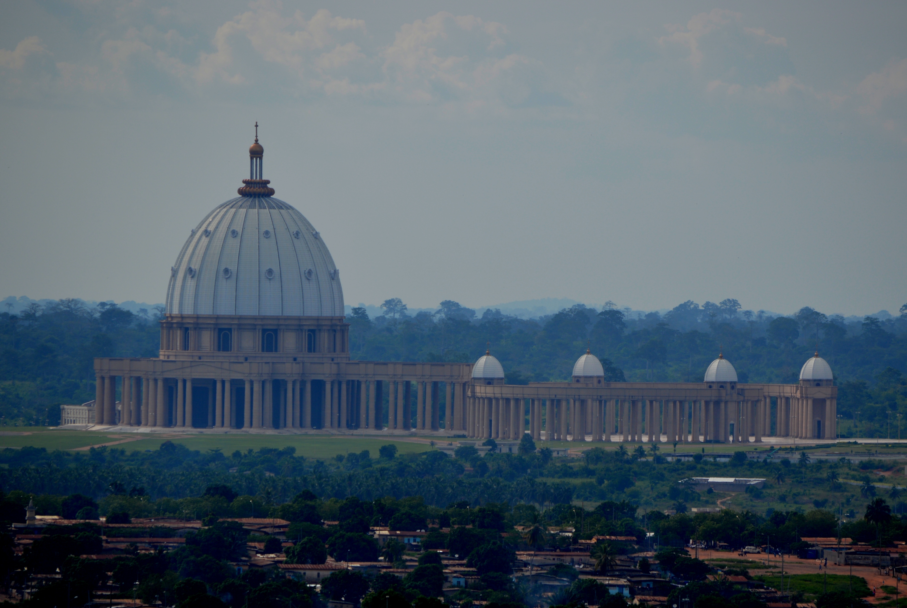 Fonds d'cran Voyages : Afrique Cte d'Ivoire BASILIQUE DE YAMOUSSOUKRO