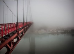  Constructions et architecture pont dans la brume