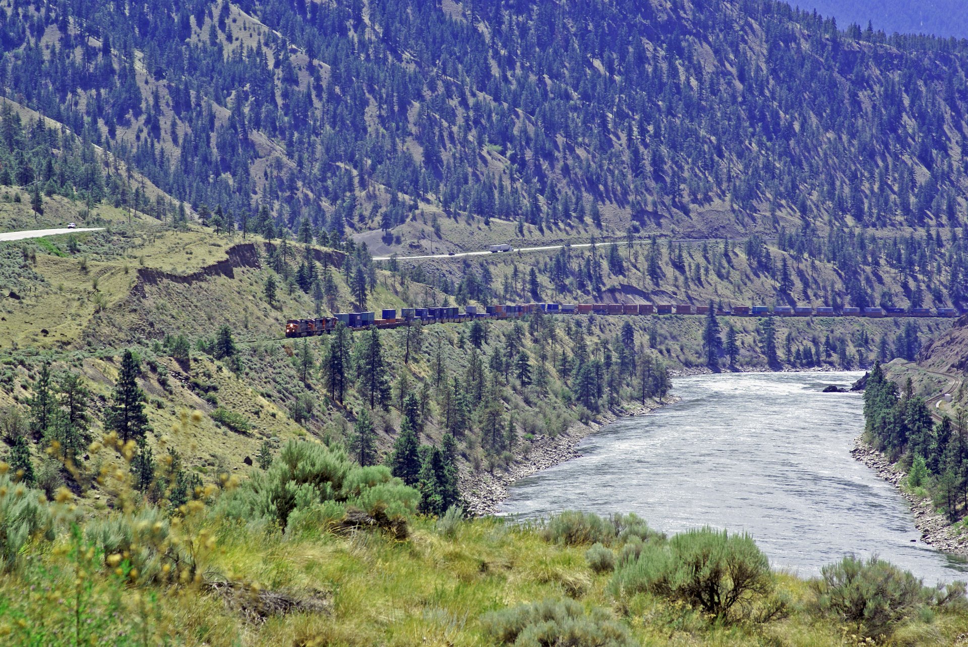 Fonds d'cran Transports divers Trains TRAIN SUR LE FLEUVE FRASER