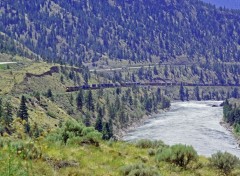  Various transports TRAIN SUR LE FLEUVE FRASER