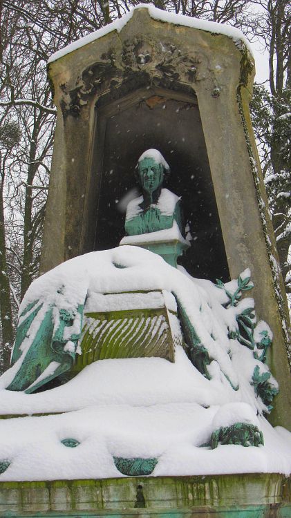 Fonds d'cran Constructions et architecture Cimetires le cimetière du Père Lachaise sous la neige