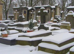  Constructions and architecture le cimetière du Père Lachaise sous la neige