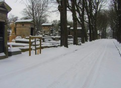  Constructions et architecture le cimetière du Père Lachaise sous la neige