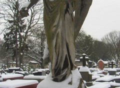  Constructions et architecture le cimetière du Père Lachaise sous la neige