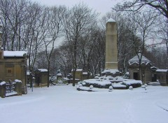  Constructions and architecture le cimetière du Père Lachaise sous la neige