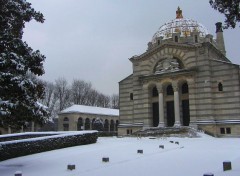  Constructions and architecture le cimetière du Père Lachaise sous la neige