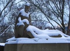  Constructions et architecture le cimetière du Père Lachaise sous la neige