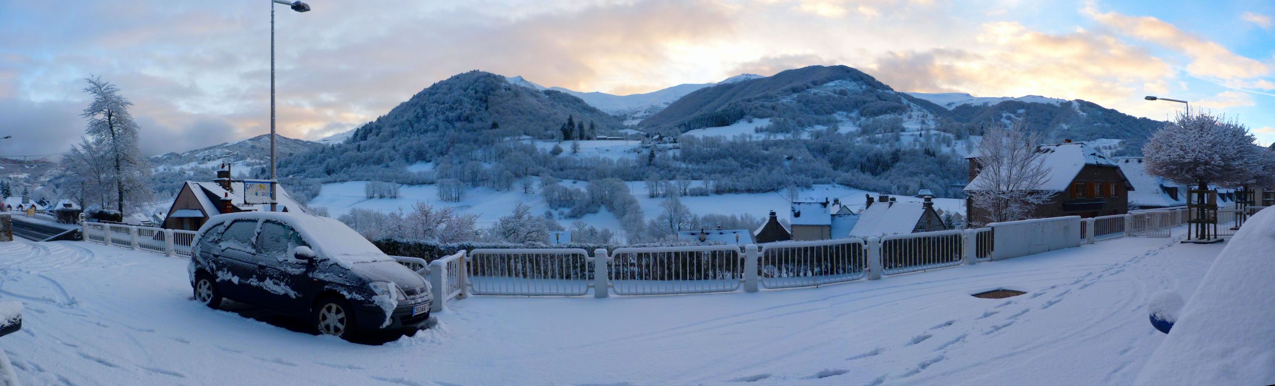 Fonds d'cran Nature Montagnes Neige dans le Cantal