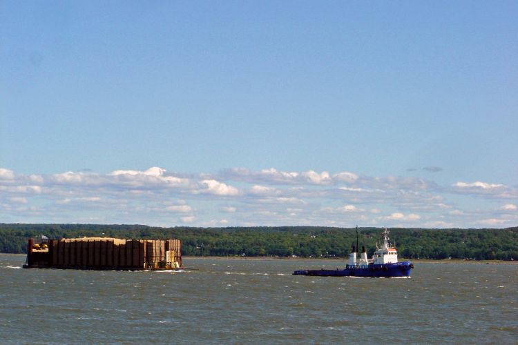 Fonds d'cran Bateaux Remorqueurs TRANSPORT DE COPEAUX