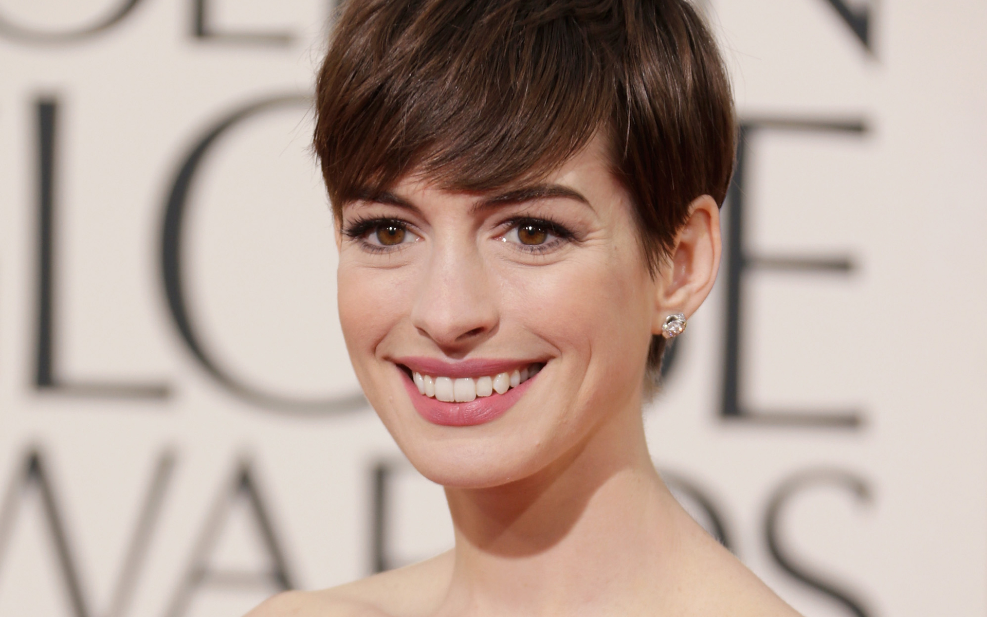 Fonds d'cran Clbrits Femme Anne Hathaway 