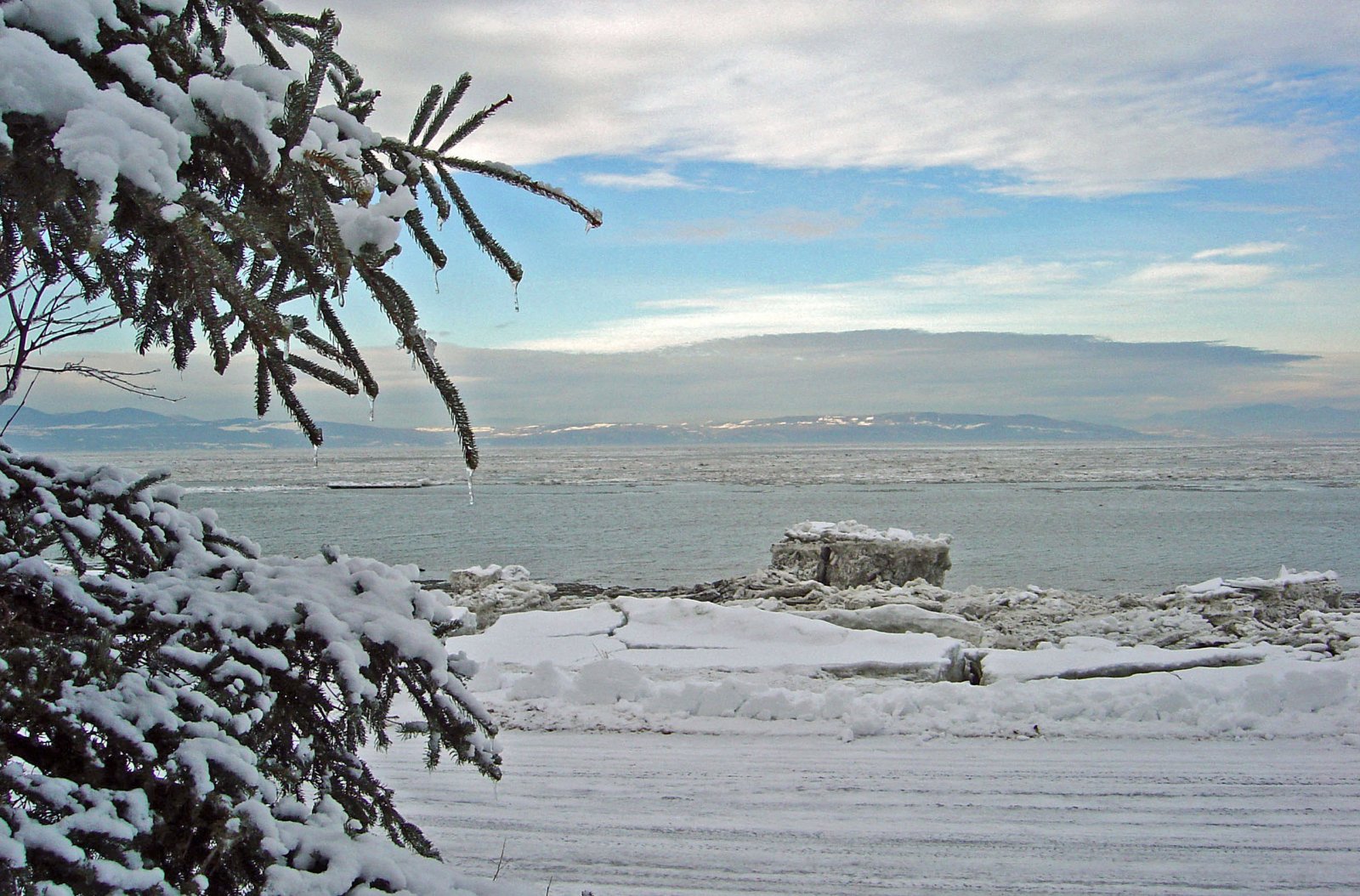 Fonds d'cran Nature Fleuves - Rivires - Torrents LE REDOUX