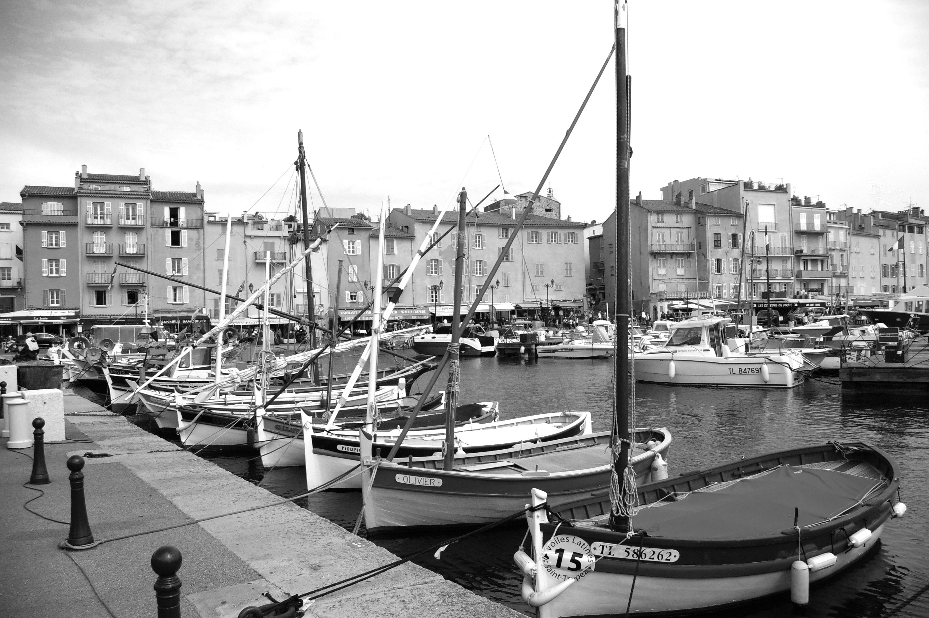 Wallpapers Boats Small Boats - Canoes pointus dans le port de saint tropez