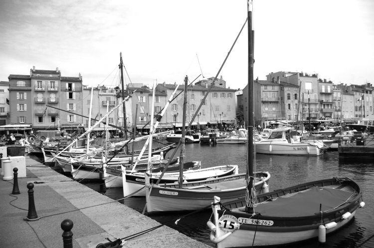 Wallpapers Boats Small Boats - Canoes pointus dans le port de saint tropez