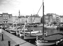  Boats pointus dans le port de saint tropez