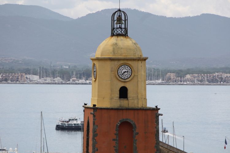 Fonds d'cran Voyages : Europe France > Provence-Alpes-Cte d'Azur Clocher de l'église de St-Tropez