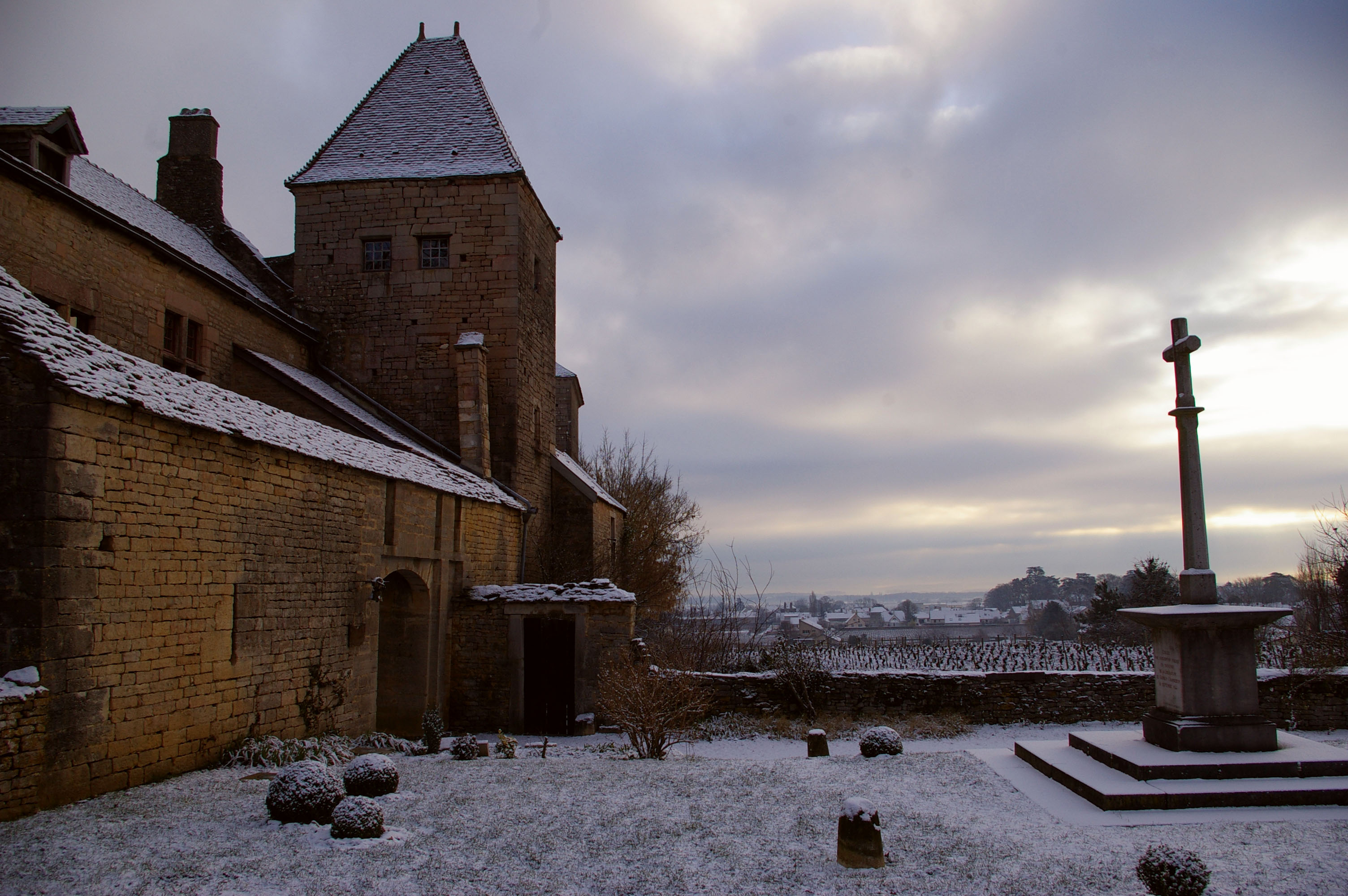 Fonds d'cran Constructions et architecture Chteaux - Palais CHATEAU DE GEVREY CHAMBERTIN (21)