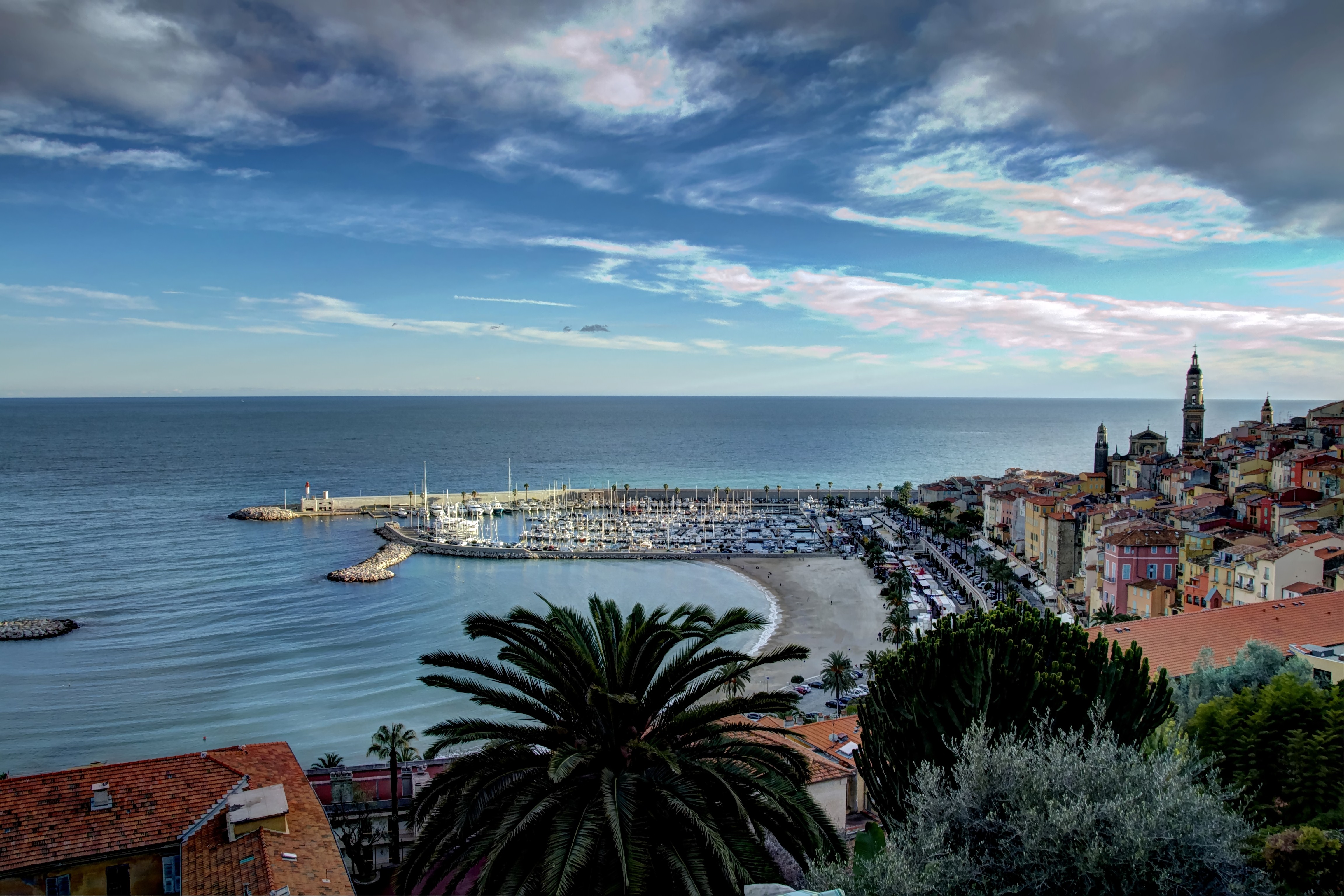 Wallpapers Trips : Europ France > Provence-Alpes-Cte d'Azur Menton, Le Port. basilique Saint-Michel (Alpes Maritimes) 06 HDR