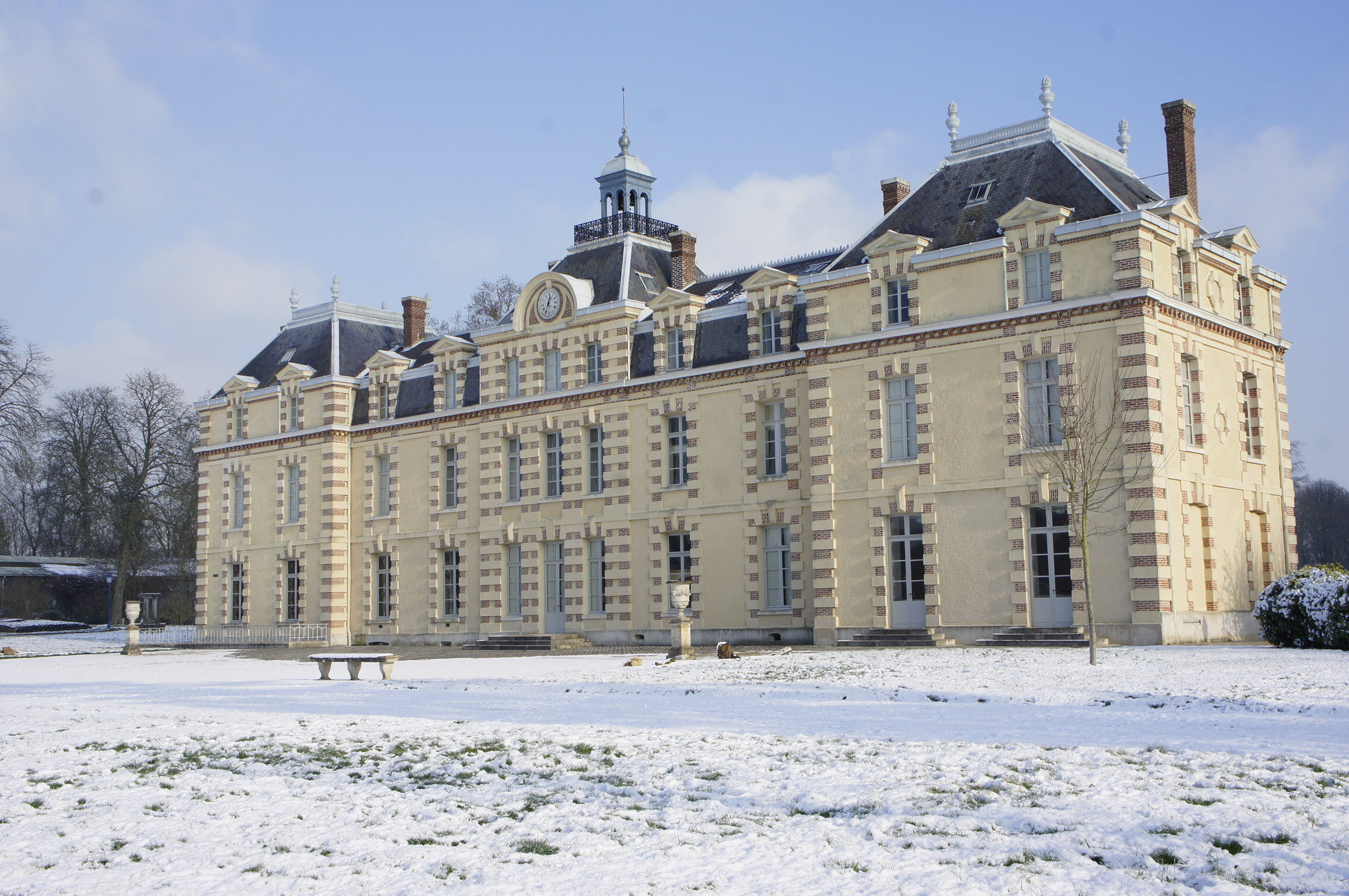 Fonds d'cran Constructions et architecture Chteaux - Palais La beaut du paysage sous la neige. 