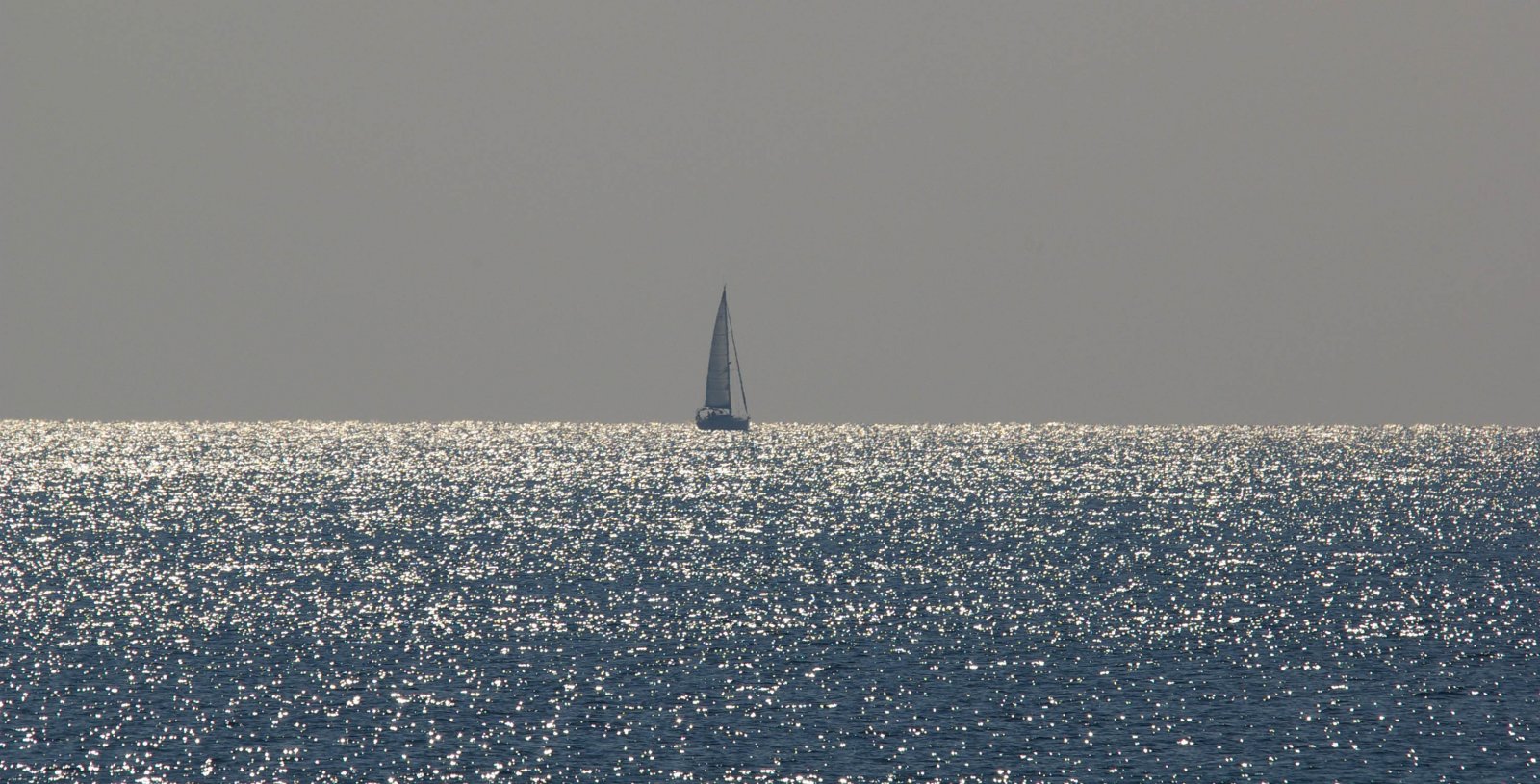 Wallpapers Boats Sailboats VOILIER DANS LA BAIE DE ST TROPEZ