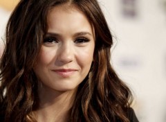  Clbrits Femme Nina Dobrev