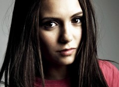  Clbrits Femme Nina Dobrev