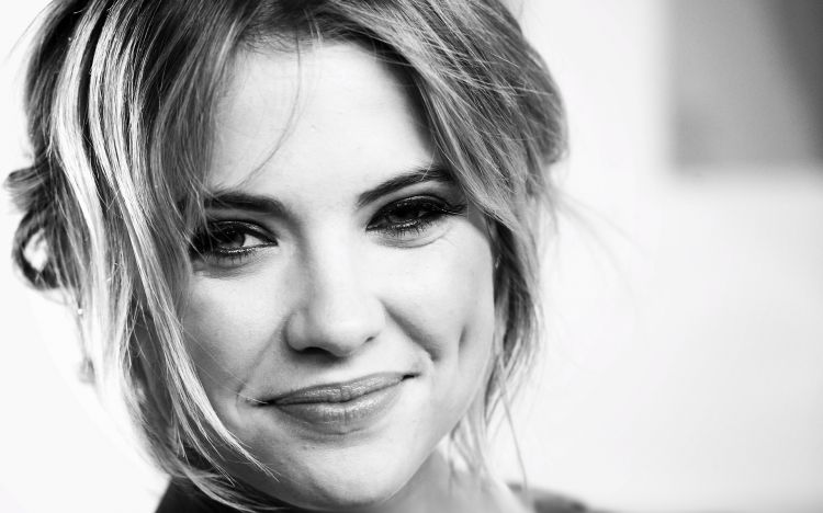 Wallpapers Celebrities Women Ashley Benson Wallpaper N334025