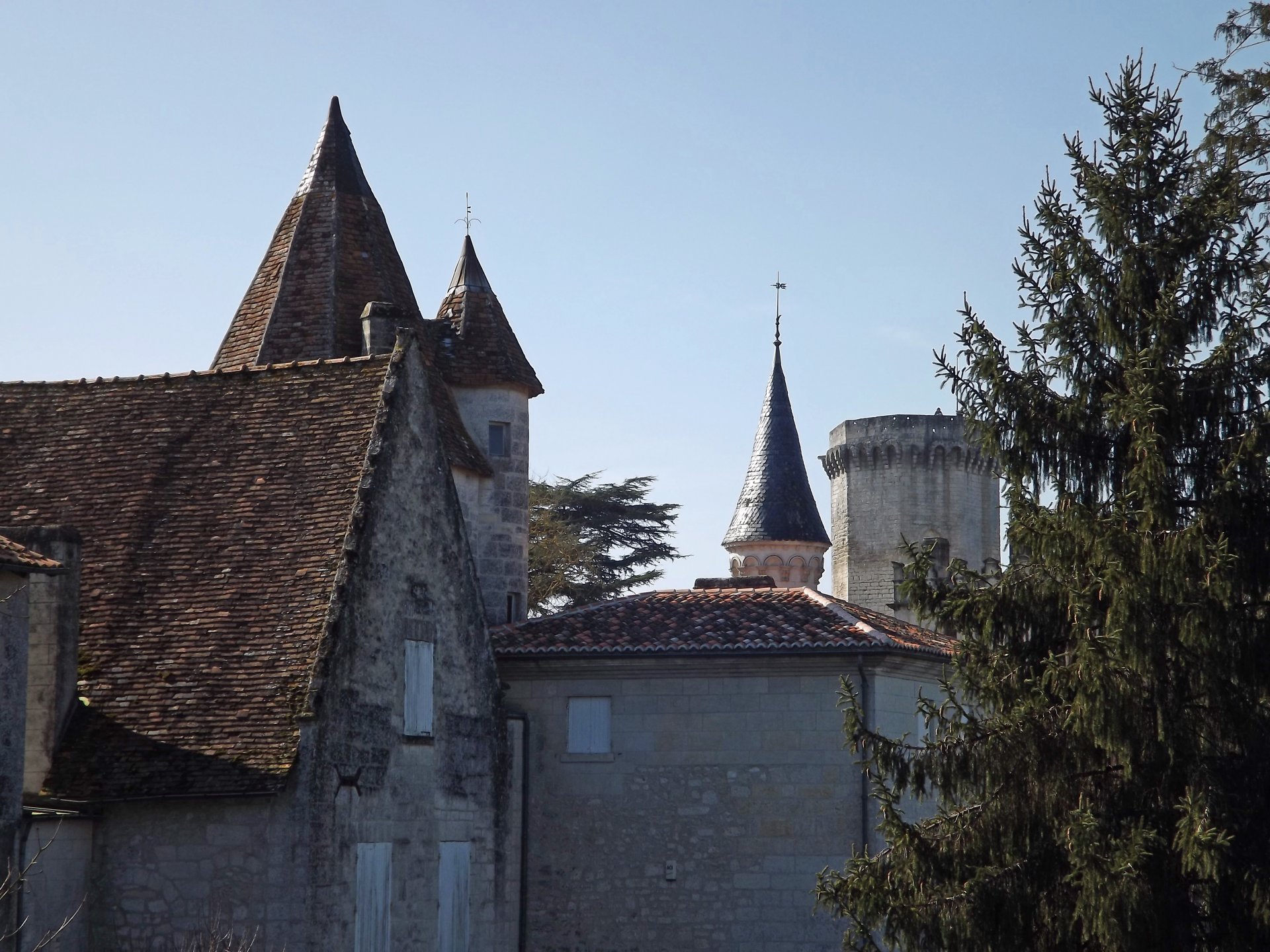 Fonds d'cran Constructions et architecture Chteaux - Palais Bourdeilles et son château