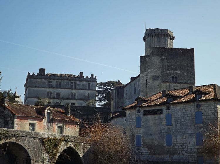 Fonds d'cran Constructions et architecture Chteaux - Palais Bourdeilles et son château