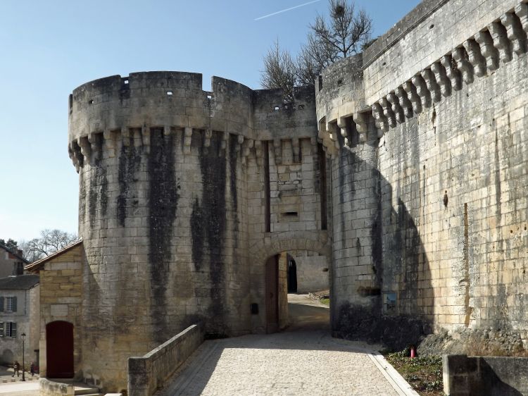 Fonds d'cran Constructions et architecture Chteaux - Palais Bourdeilles et son château