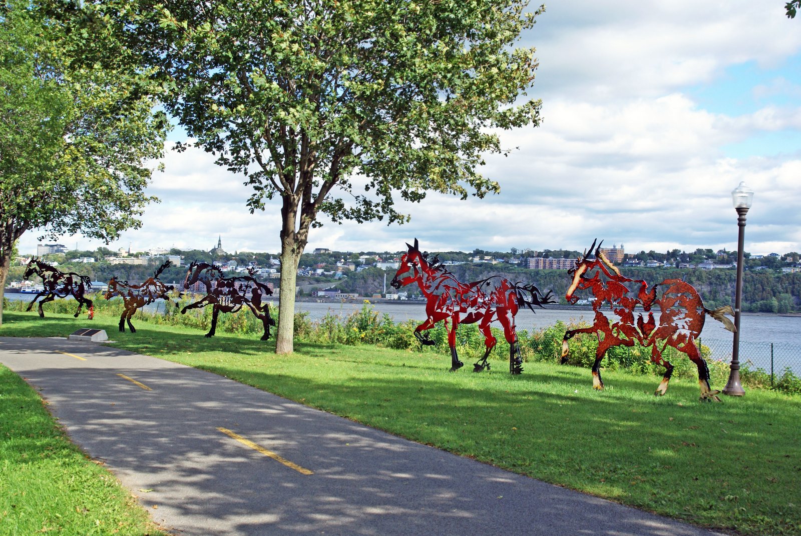 Fonds d'cran Constructions et architecture Statues - Monuments CADEAUX DE LA VILLE DE CALGARY 400 E QUEBEC