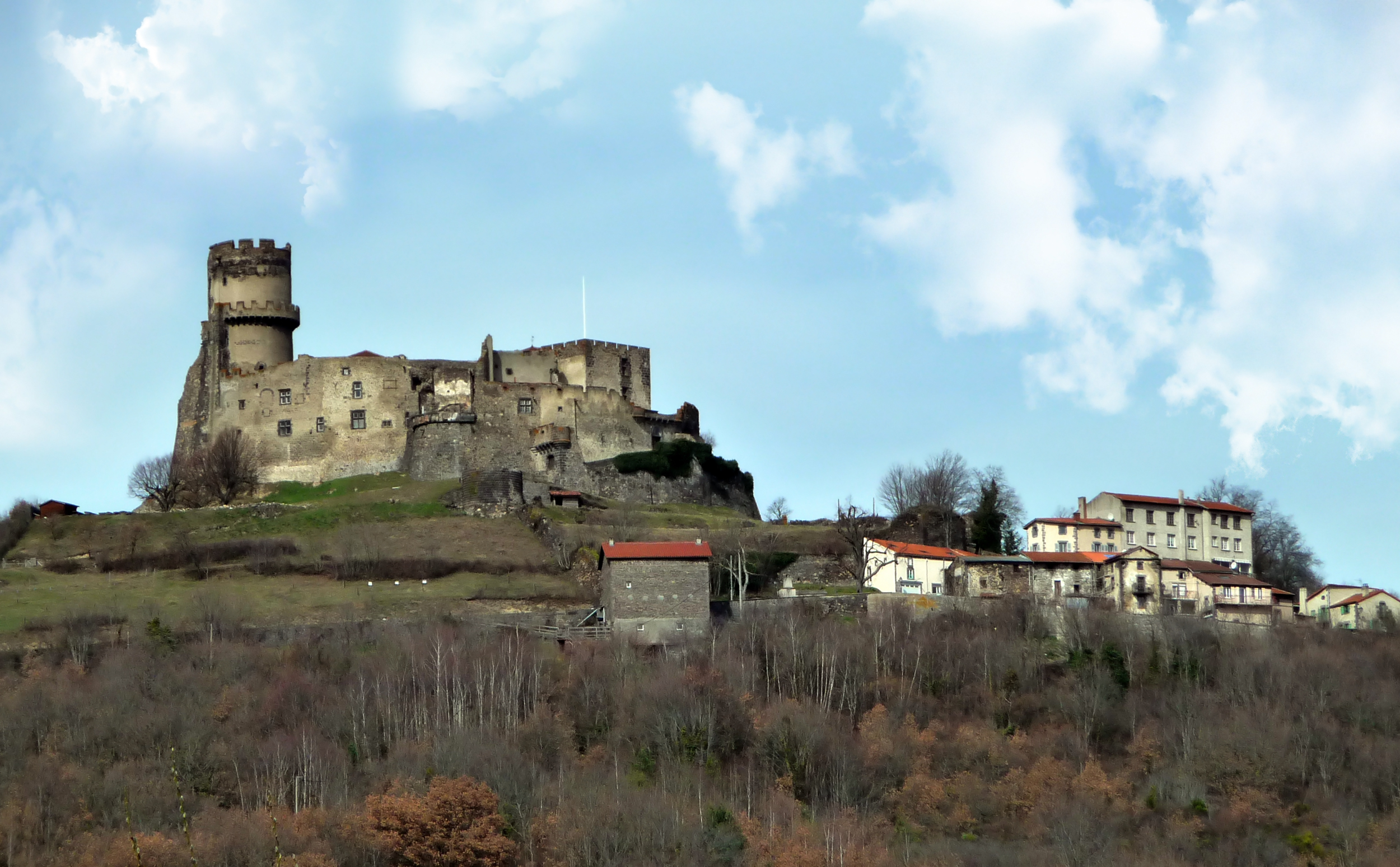 Fonds d'cran Constructions et architecture Chteaux - Palais Sjour en Auvergne...