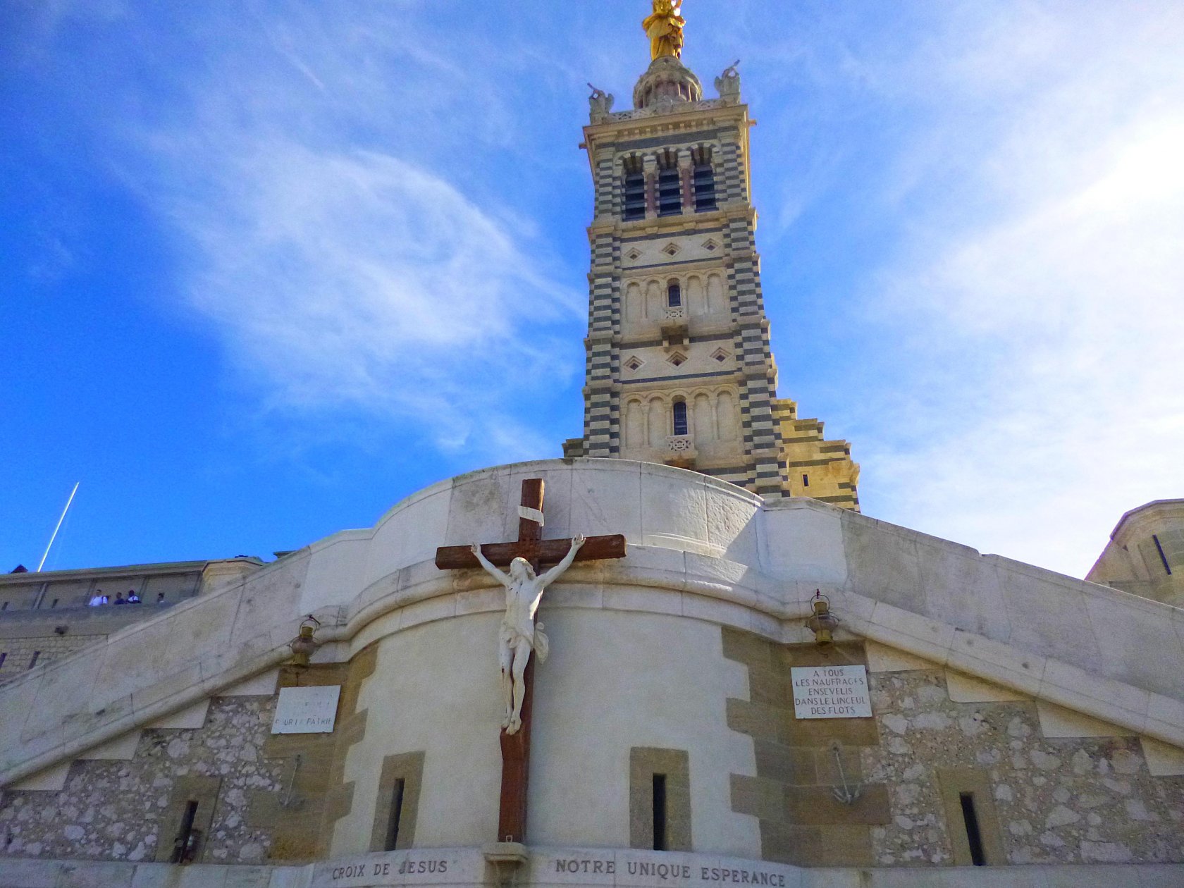 Fonds d'cran Voyages : Europe France > Provence-Alpes-Cte d'Azur notre dame de la garde a Marseille