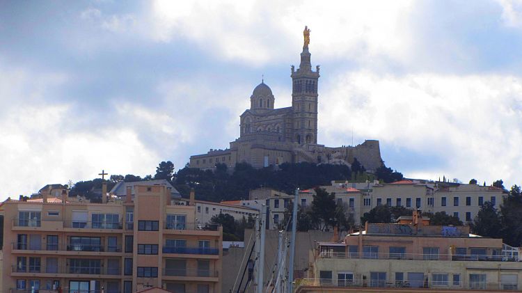 Fonds d'cran Voyages : Europe France > Provence-Alpes-Cte d'Azur notre dame de la garde a Marseille