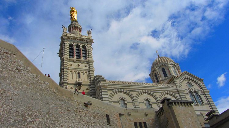 Fonds d'cran Voyages : Europe France > Provence-Alpes-Cte d'Azur notre dame de la garde a Marseille