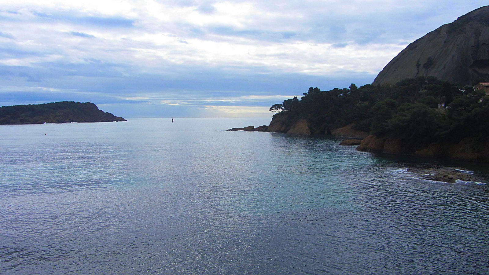 Fonds d'cran Voyages : Europe France > Provence-Alpes-Cte d'Azur le parc du Mugel à la ciotat