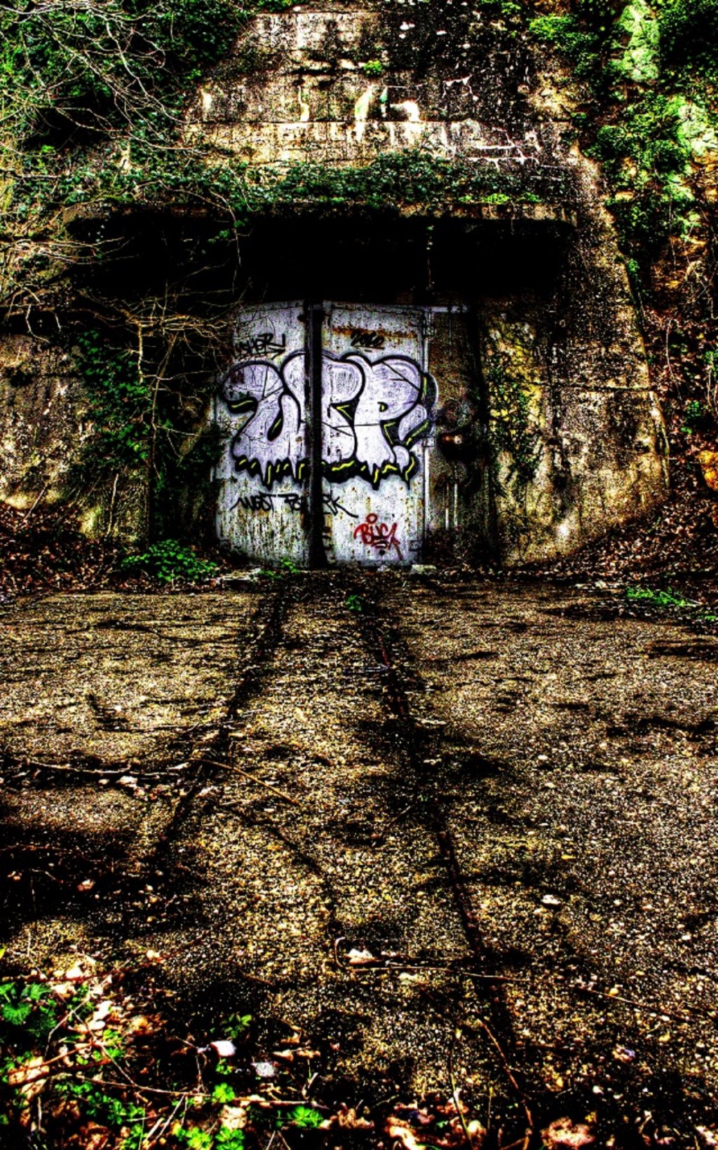 Fonds d'cran Constructions et architecture Divers entre d'un bunker