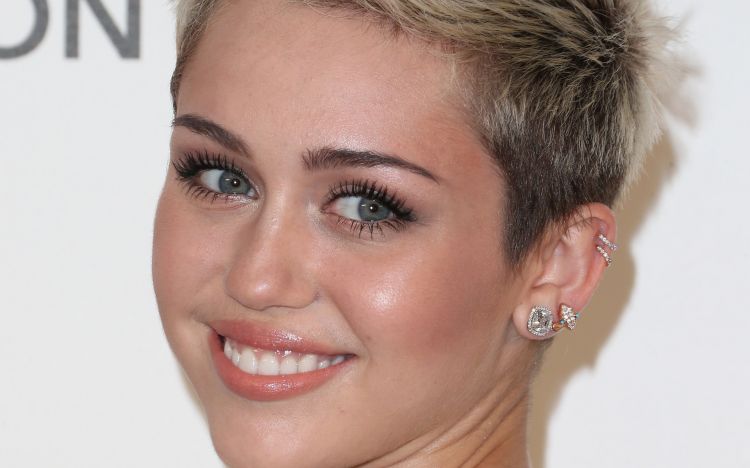 Fonds d'cran Clbrits Femme Miley Cyrus Wallpaper N336725