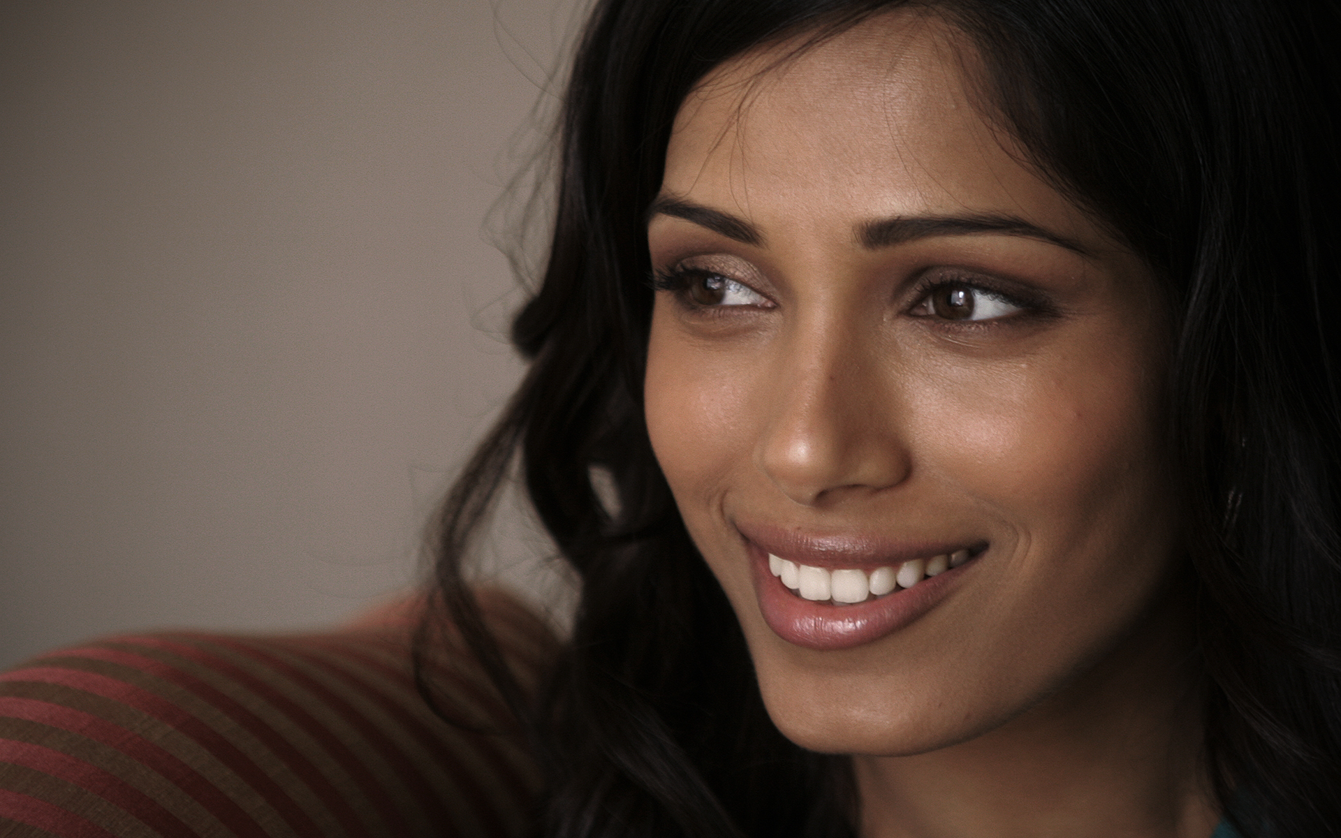 Fonds d'cran Clbrits Femme Freida Pinto Freida Pinto