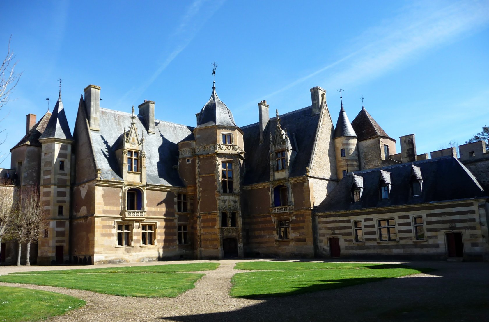 Fonds d'cran Constructions et architecture Chteaux - Palais Chteau Ainay Le Vieil 