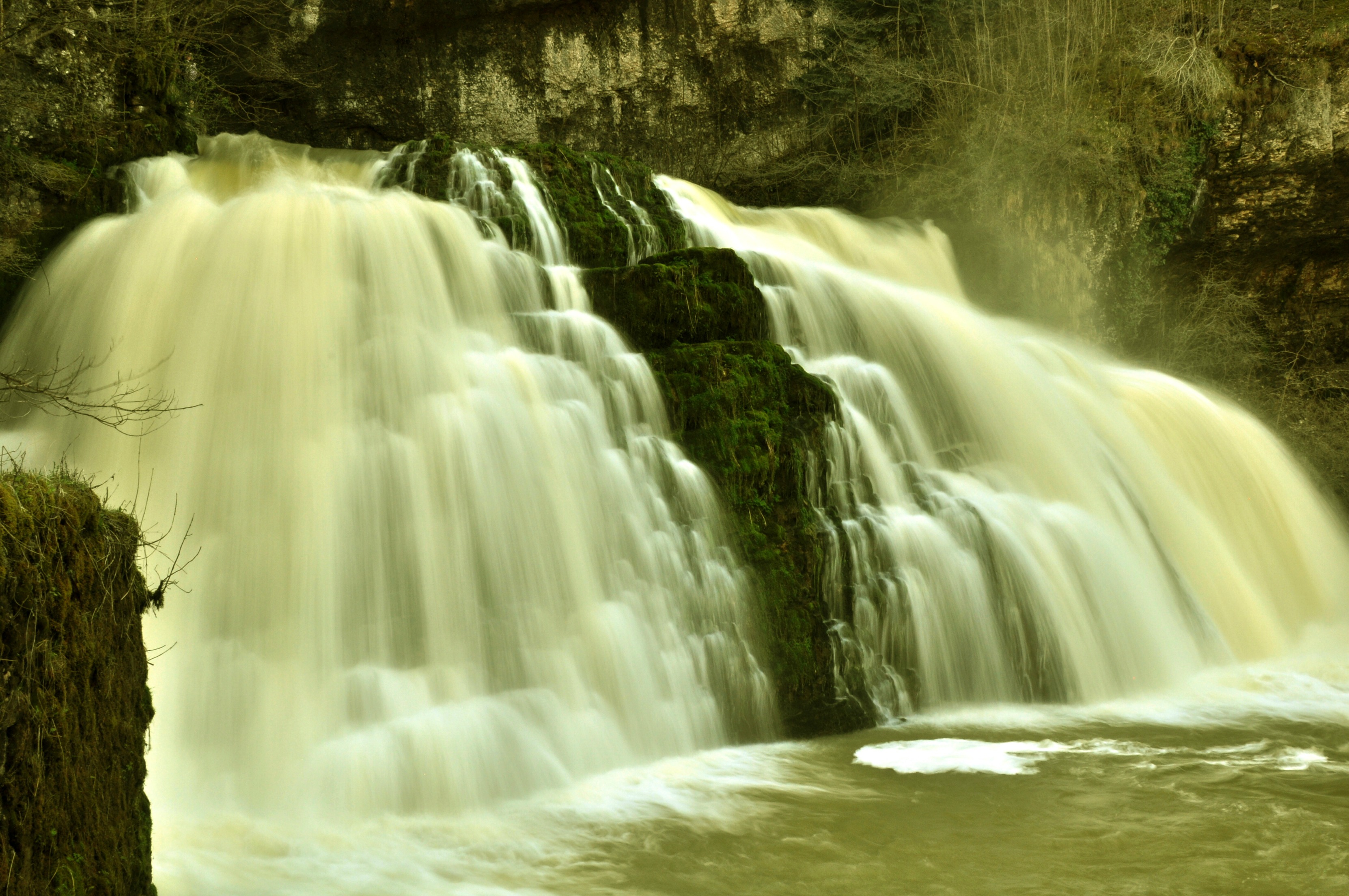 Fonds d'cran Nature Cascades - Chutes Source du Lison