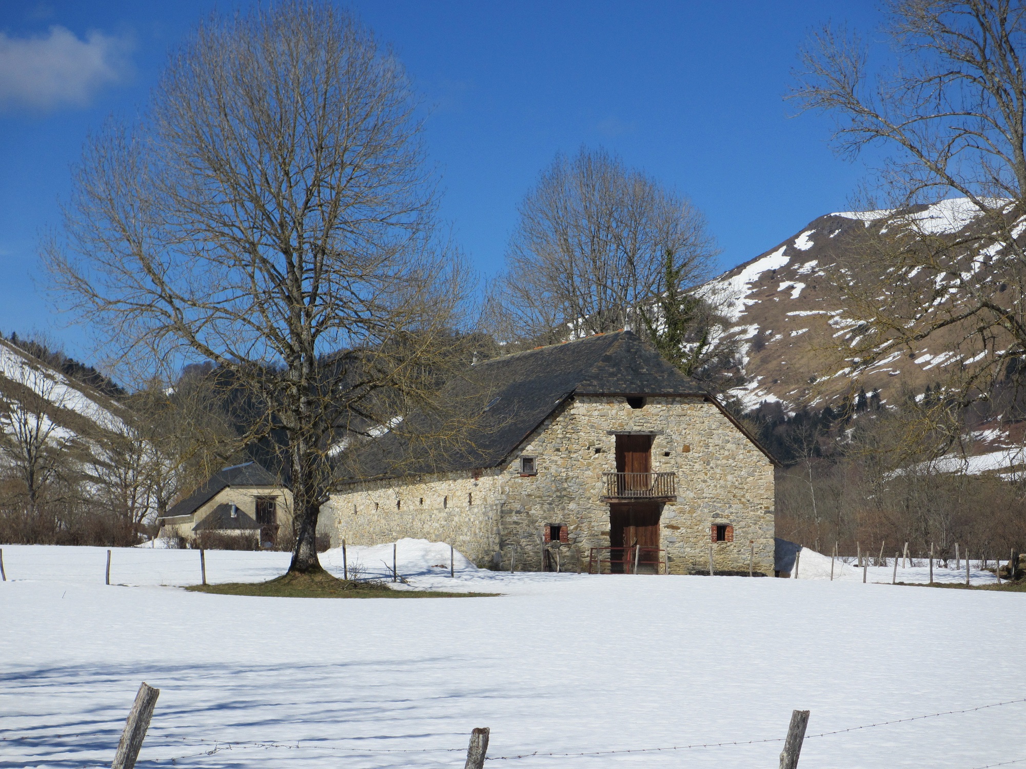 Fonds d'cran Constructions et architecture Constructions champtres Grange, plateau du Benou, Pyrénées atlantiques